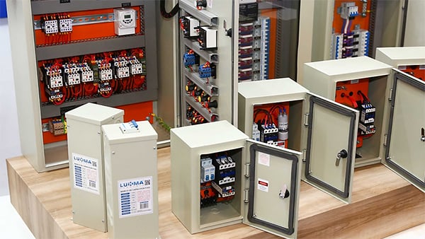 Brezilyalı Elektrik Panosu üreticisi LUKBOX için elektrik panosu sızdırmazlık ve contalama çözümü.