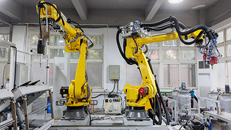 Çift Robotlu Plazma Ön Yüzey İşlemi & Poliüretan Conta Dökme Sistemi